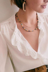 Seidenbluse mit langen Ärmeln und V-Ausschnitt in Weiß